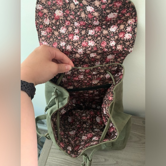 Massini Daily Backpack - Picture 3 of 6